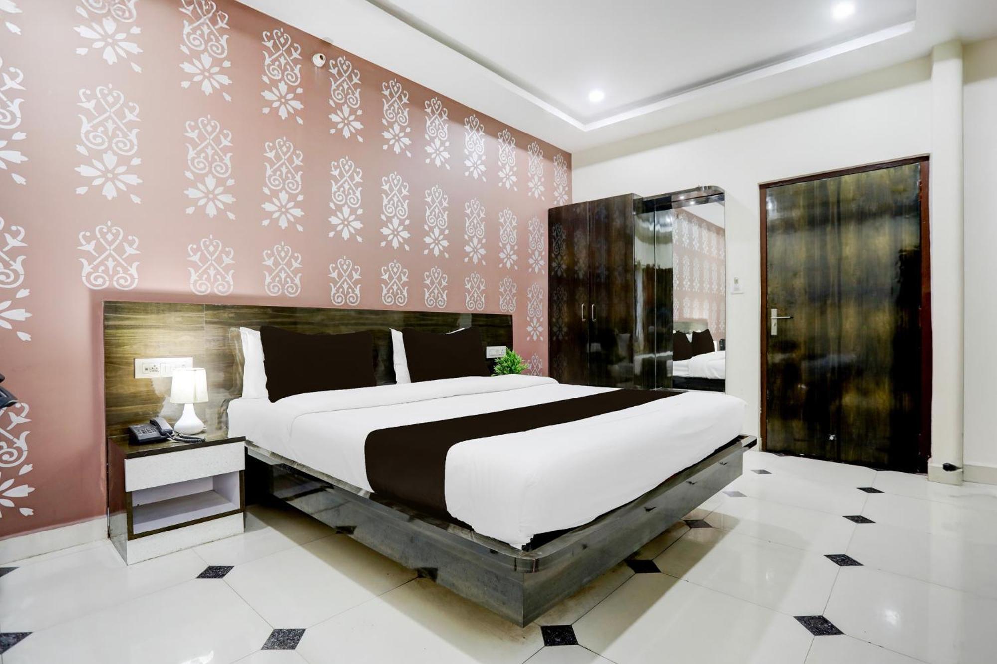 Super Townhouse Gida Near Rto Office Hotel Gorakhpur Buitenkant foto