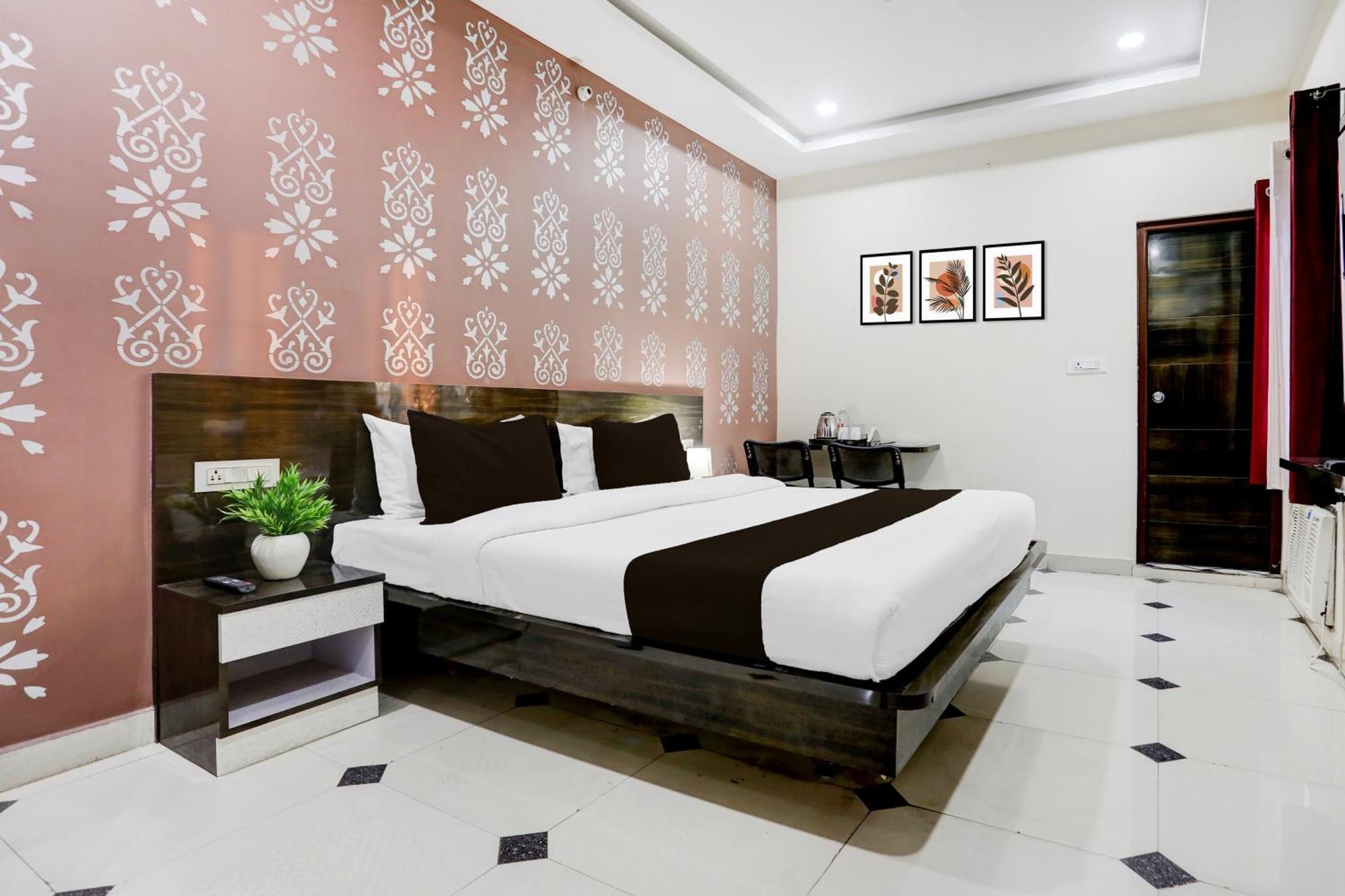 Super Townhouse Gida Near Rto Office Hotel Gorakhpur Buitenkant foto