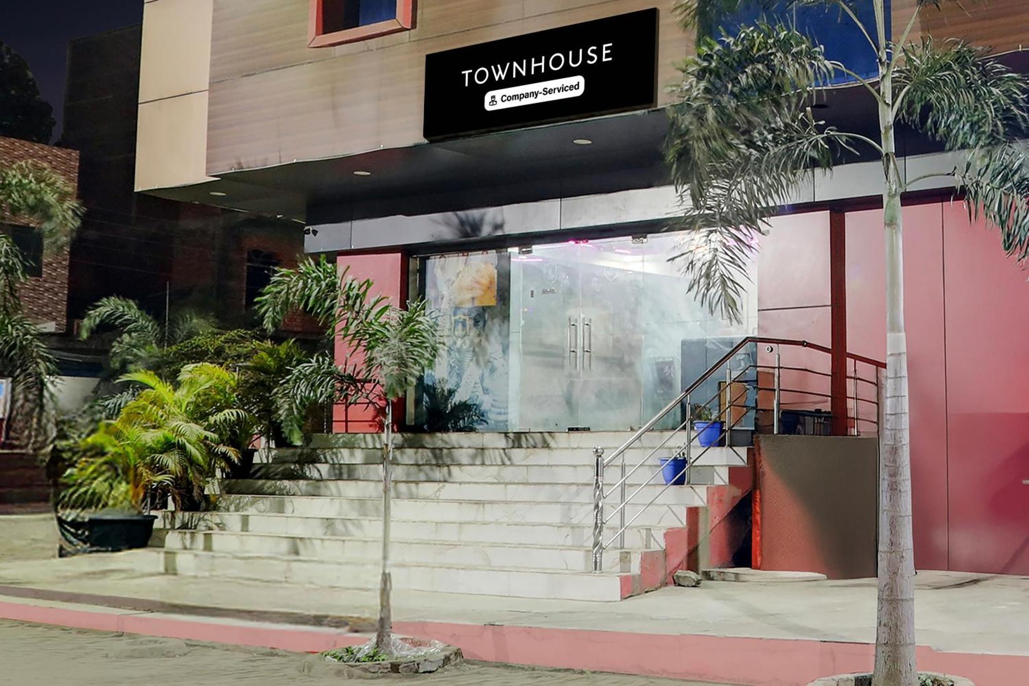 Super Townhouse Gida Near Rto Office Hotel Gorakhpur Buitenkant foto