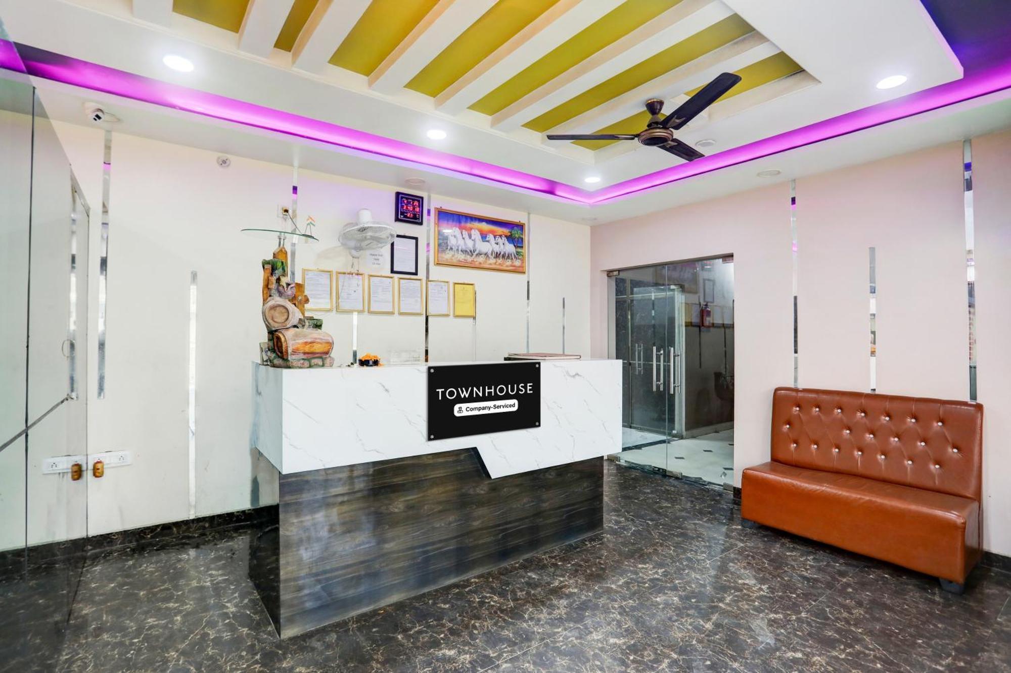 Super Townhouse Gida Near Rto Office Hotel Gorakhpur Buitenkant foto