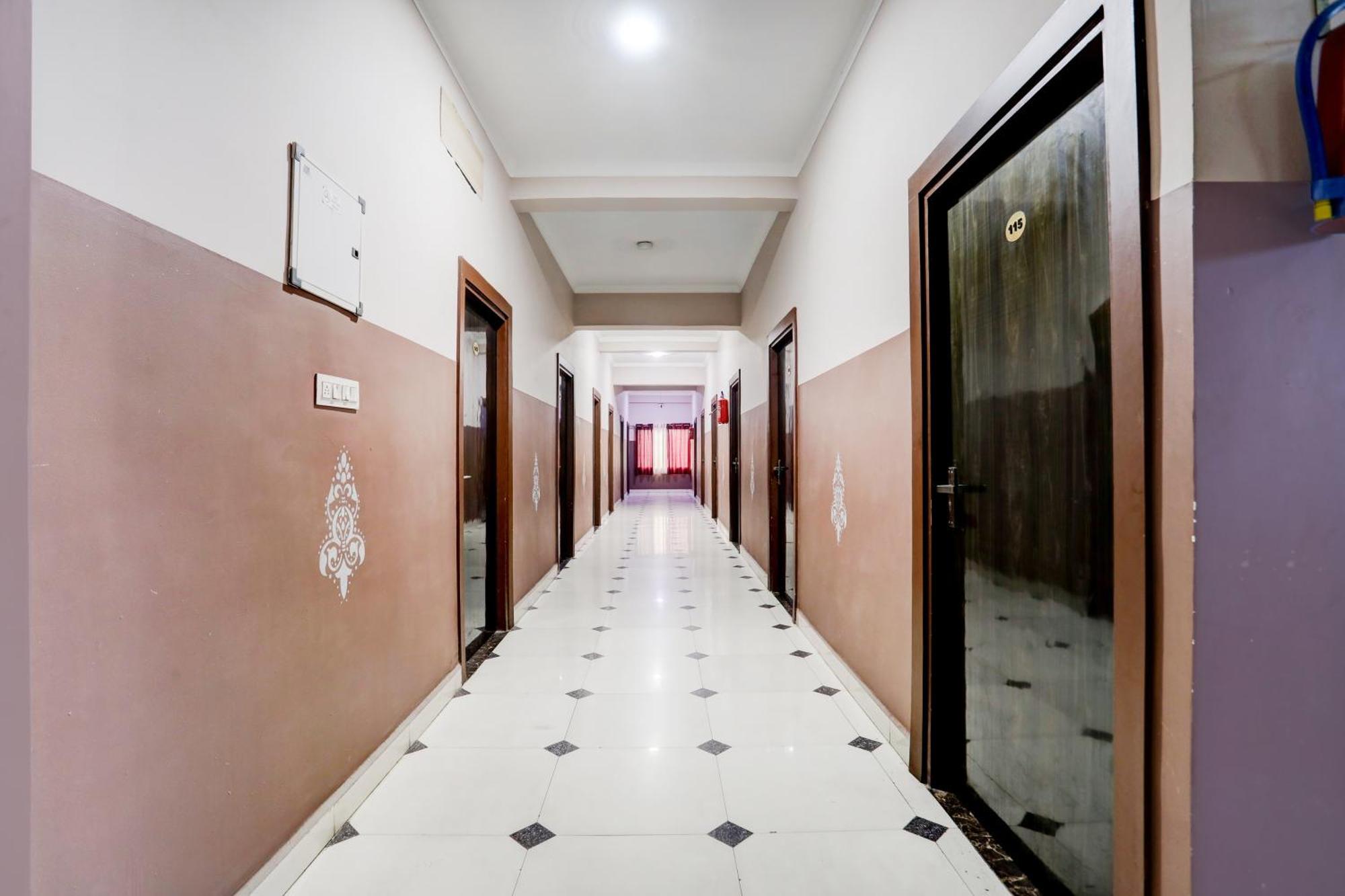 Super Townhouse Gida Near Rto Office Hotel Gorakhpur Buitenkant foto
