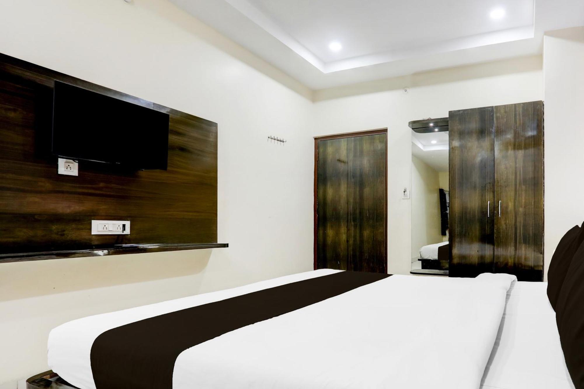 Super Townhouse Gida Near Rto Office Hotel Gorakhpur Buitenkant foto