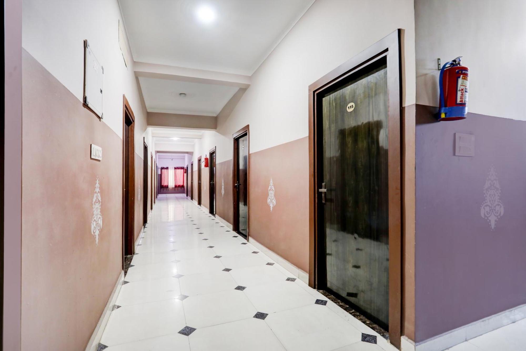 Super Townhouse Gida Near Rto Office Hotel Gorakhpur Buitenkant foto