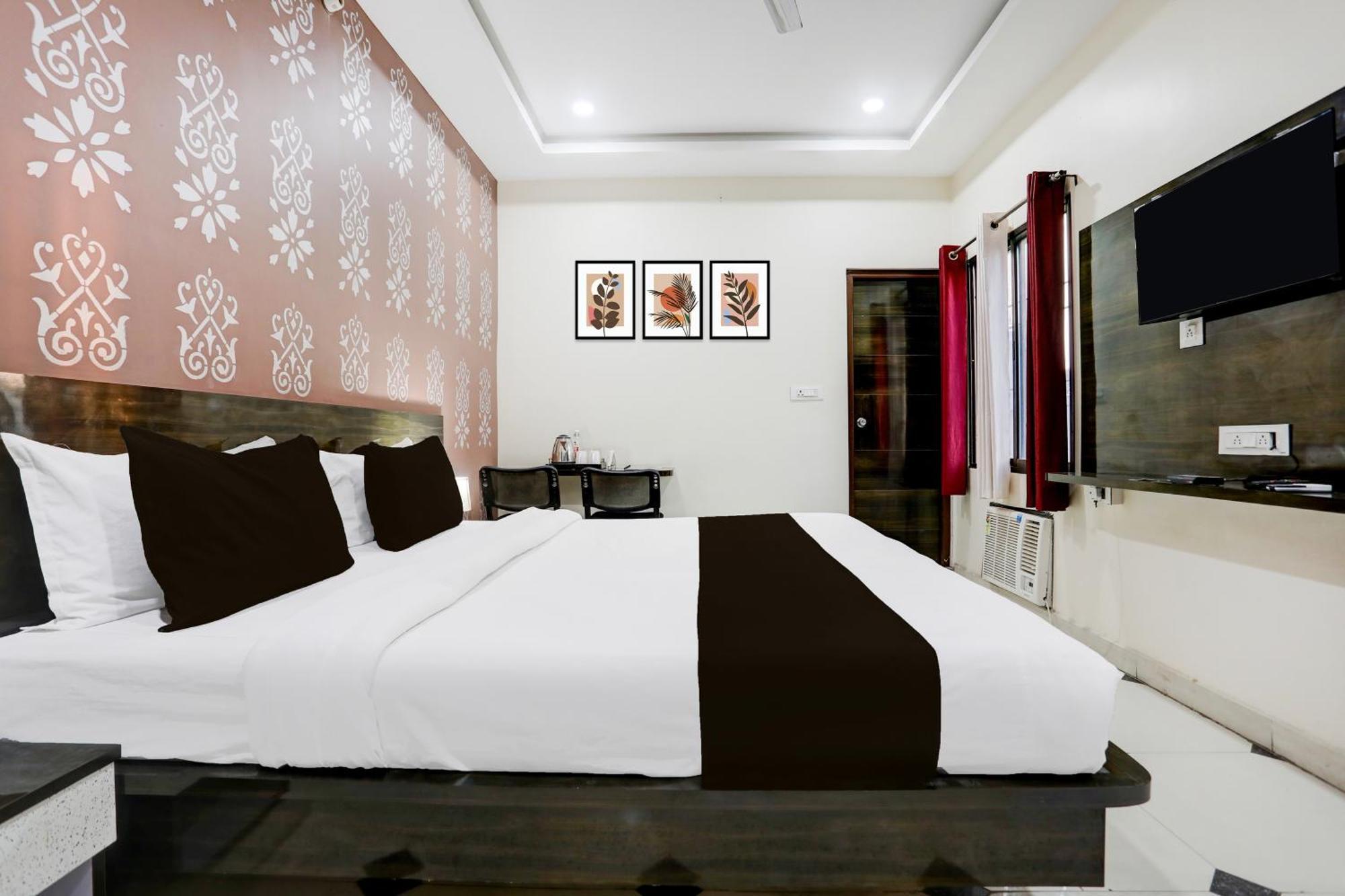 Super Townhouse Gida Near Rto Office Hotel Gorakhpur Buitenkant foto